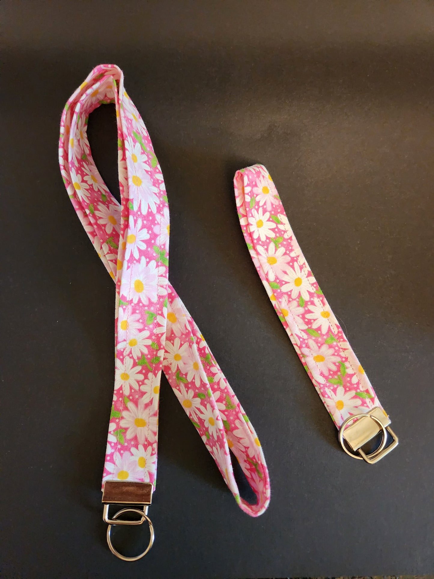 Daisies on Pink Wrist Lanyard for Keys